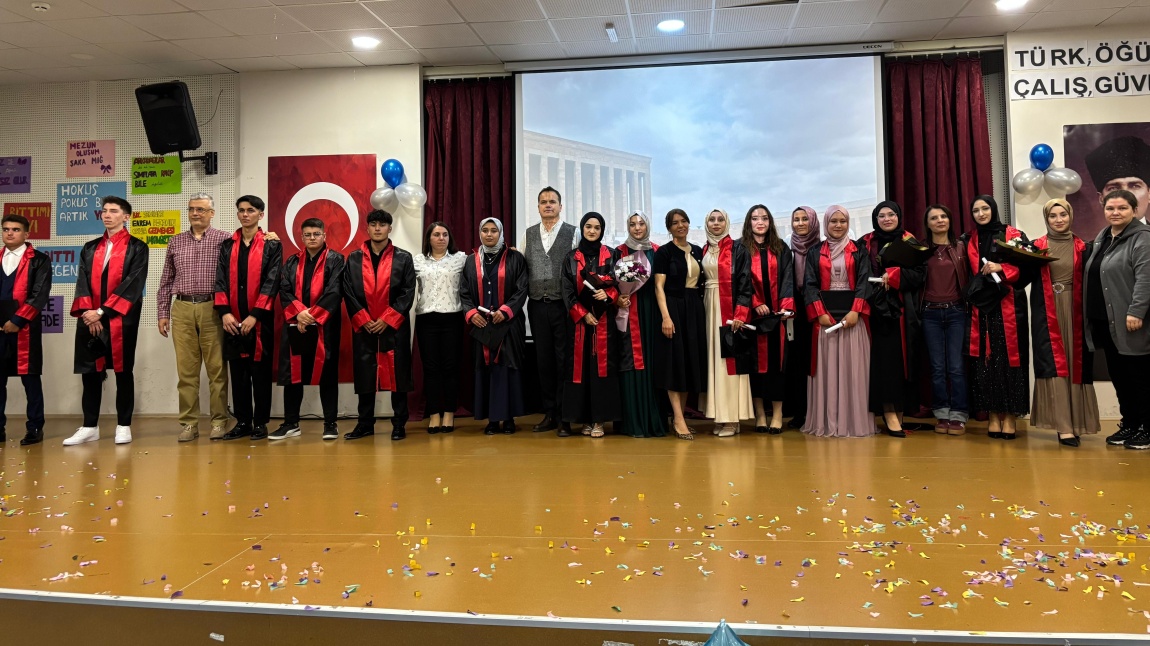 12. Sınıflarımızı Mezun Ettik.